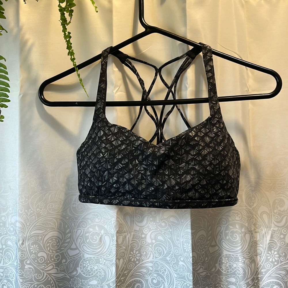 Lululemon sports bra size 8